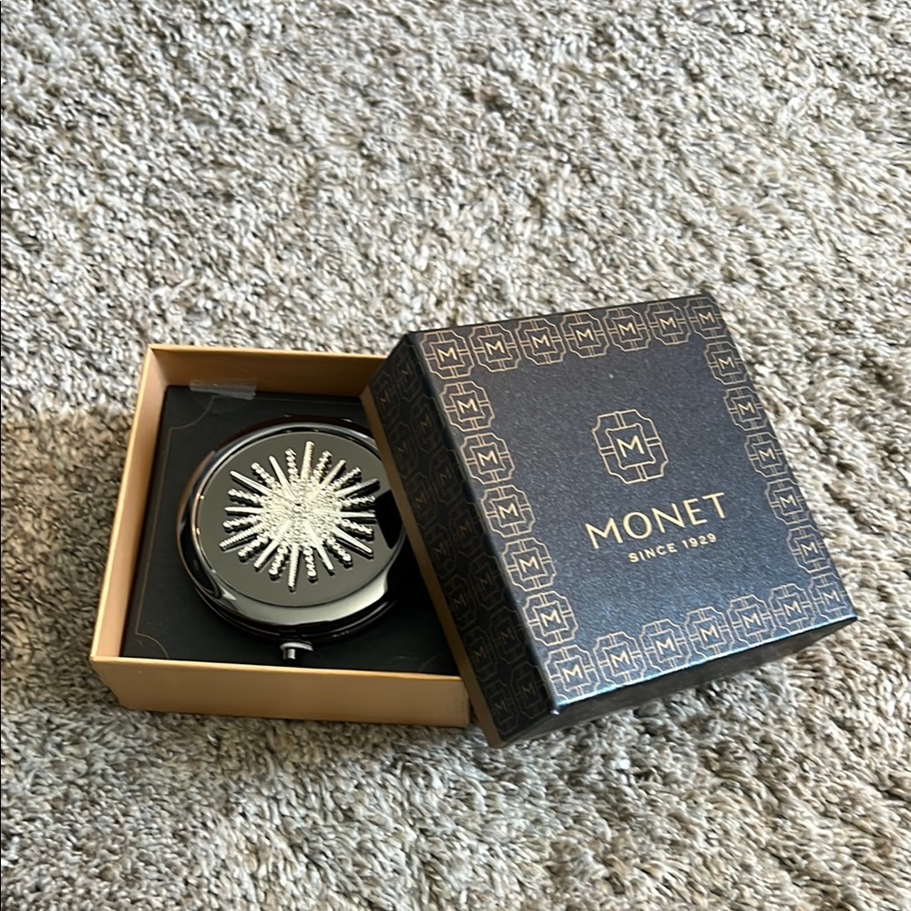 Monet Silver Starburst Compact